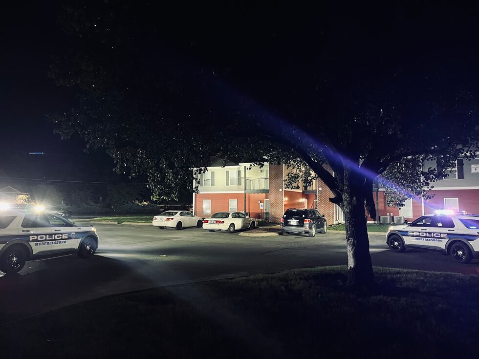 Murfreesboro police arrest man, rescue 2 children after 90-minute apartment standoff