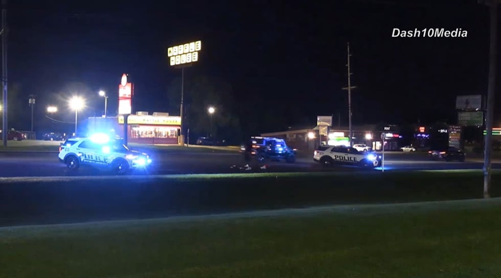 Police searching for driver after injuring pedestrian in hit-and-run in Clarksville