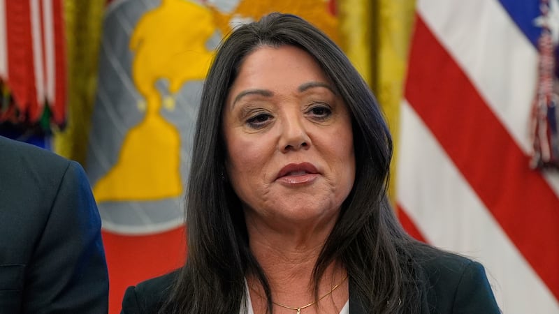 La secretaria del Trabajo de Estados Unidos, Lori Chavez-DeRemer, durante un evento de firma...
