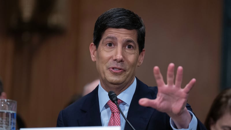 El presidente de la Reserva Federal de Estados Unidos, Kevin Warsh, comparece ante el Comité...