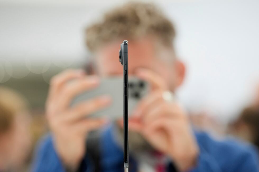 El iPhone Air durante el anuncio de nuevos productos iPhone 17 de Apple, en Apple Park, el...