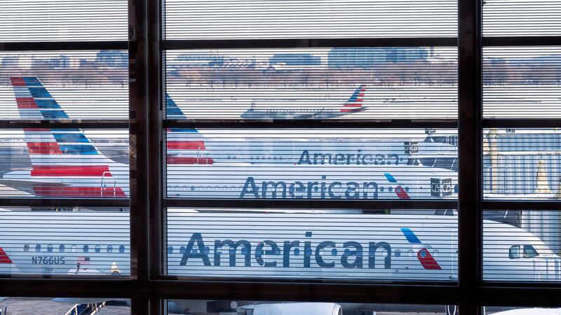 Aviones de American Airlines en la terminal de pasajeros del Aeropuerto Nacional Washington...