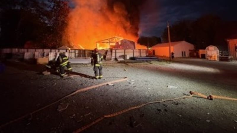 A detached garage caught fire in Gallatin on Wednesday morning.