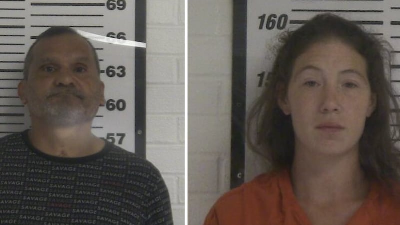 Michael y Sandra González fueron detenidos en mcMinnville luego de que un perro policía...