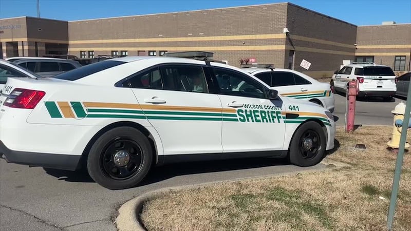 Organizaciones y abogados preocupados por recientes detenciones de ICE a personas que acuden a...