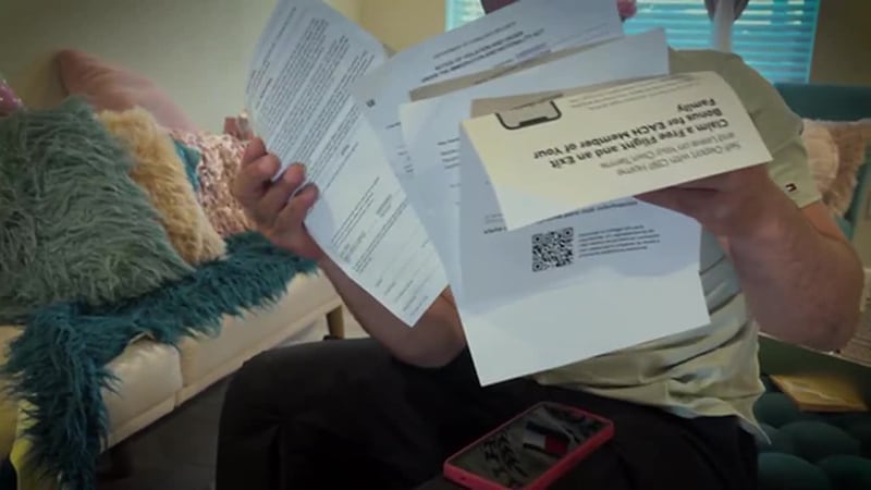 Hispano muestra carta en la que aparece una multa en su contra de casi $2 millones del...