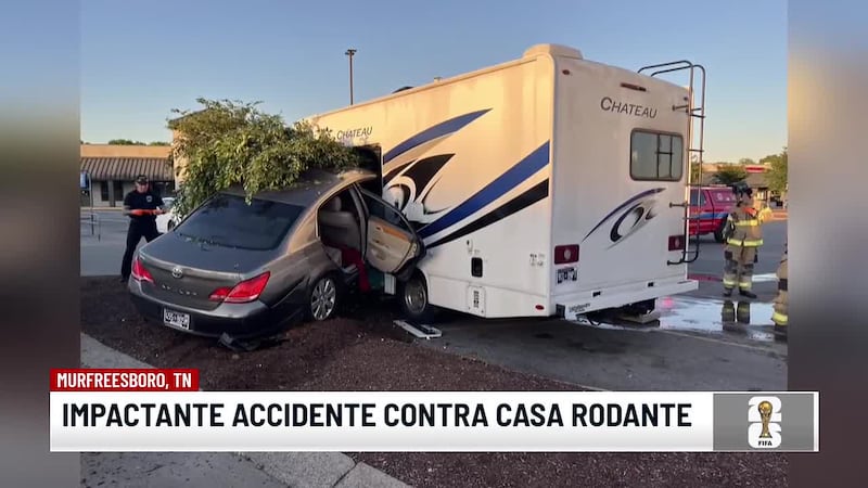 Auto se impacta contra casa rodante en Murfreesboro