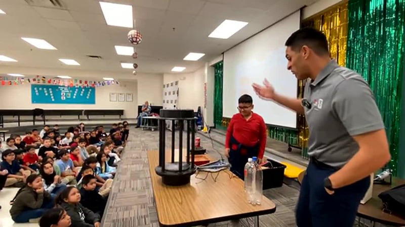 Estudiantes de una primaria aprendieron un montón del tiempo gracias a la visita de...