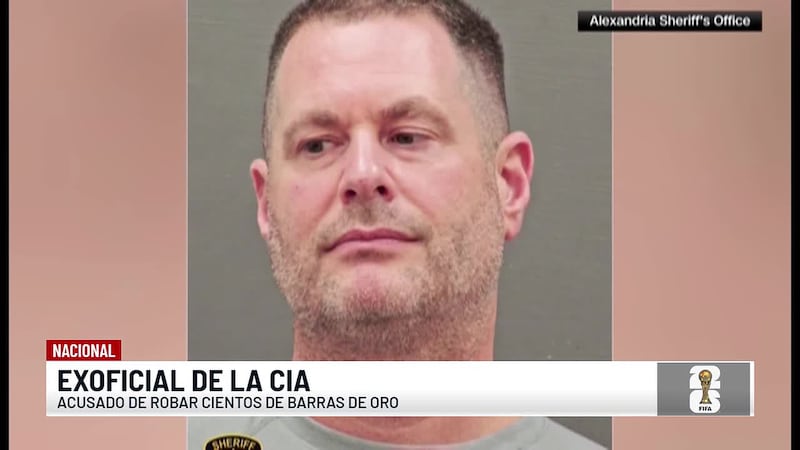 Exoficial de la CIA acusado de robar barras de oro, según el FBI