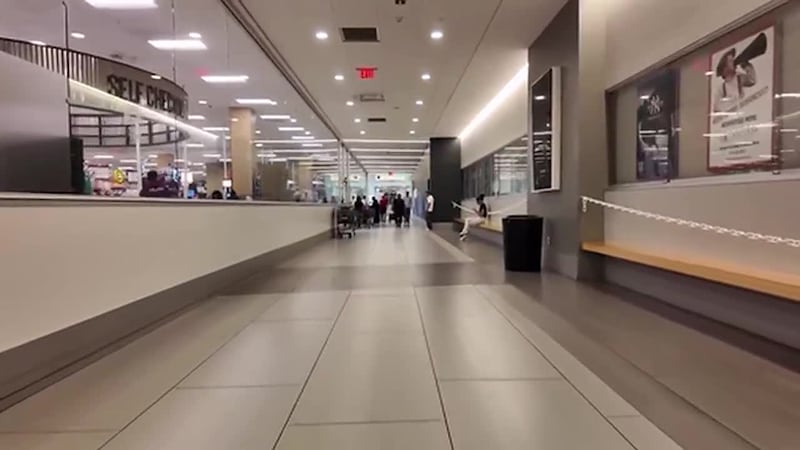Hallan bebé recién nacido en el baño de empleados de un supermercado, una mujer fue arrestada....