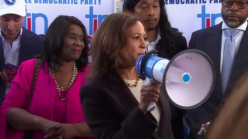 La exvicepresidenta Kamala Harris llega a Nashville para apoyar a la representante demócrata